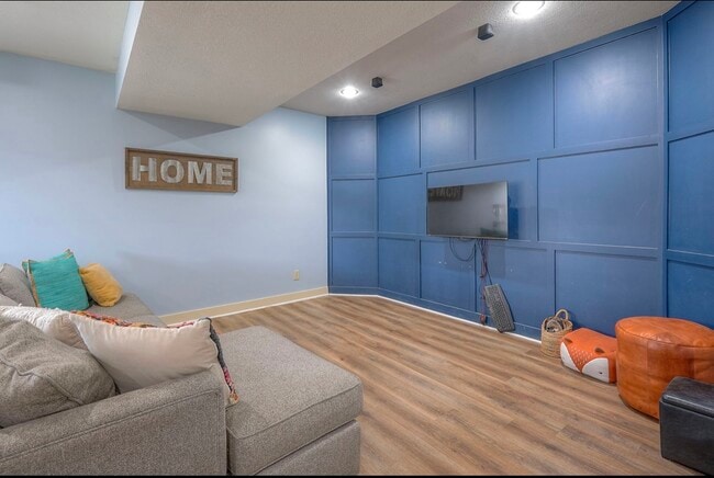 Building Photo - 10111 N Tullis Dr