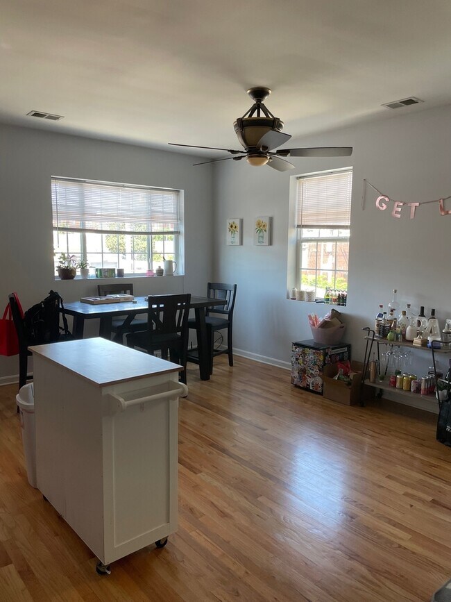 Building Photo - 2014 W Superior St