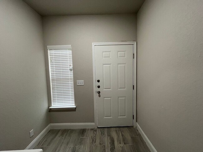 Building Photo - 7409 Savannah Brooks