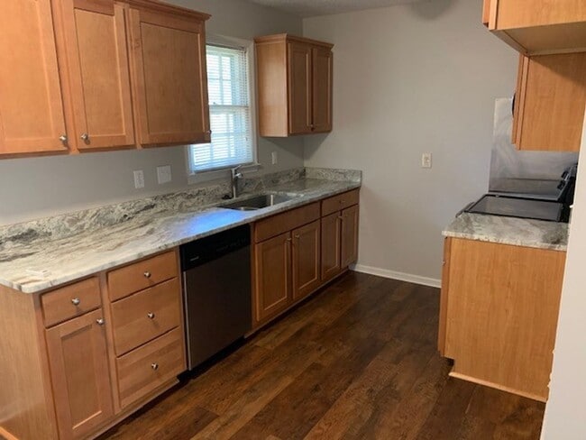 Foto del edificio - Darling Three Bedroom Home in Mount Holly NC!!