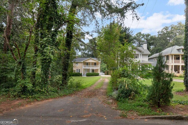 Foto del edificio - 2542 White Oak Dr