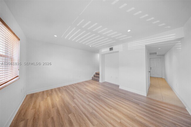 Foto del edificio - 7801 Hispanola Ave