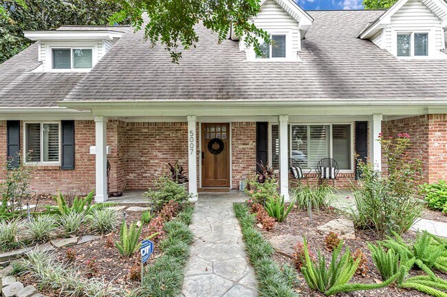 Foto del edificio - 5007 Treebark Ln