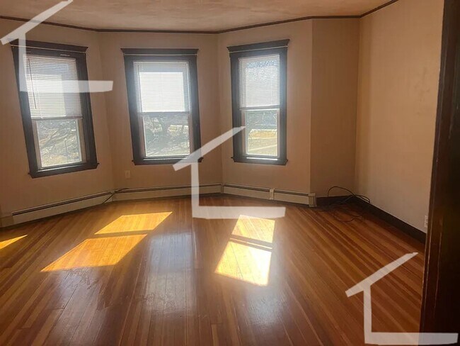 Building Photo - Spacious 2-Bedroom with Washer/Dryer in Unit!