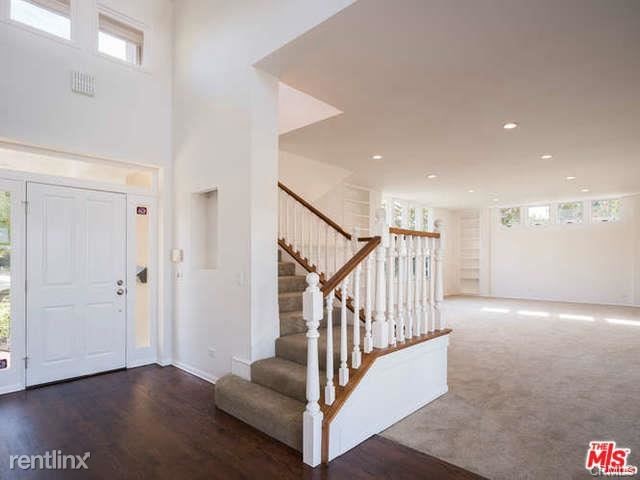 Building Photo - 515 Alma Real Dr