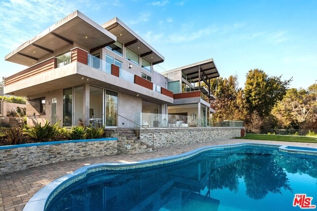 Building Photo - 770 Paseo Miramar