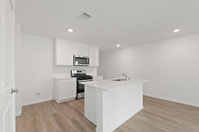 Building Photo - 40847 Hawthorne Glades St