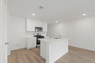 Building Photo - 40847 Hawthorne Glades St