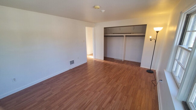 Building Photo - 643 Smith Ave