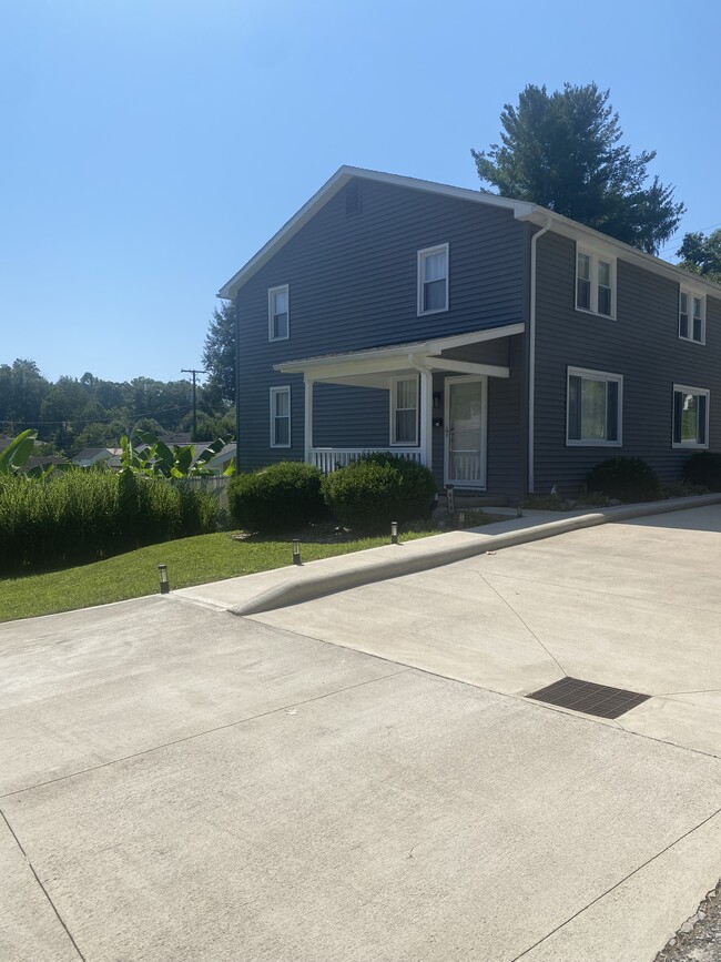 Building Photo - 644 Mohican Ave