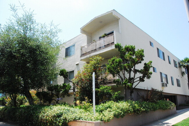 Building Photo - 1025 Granville Ave