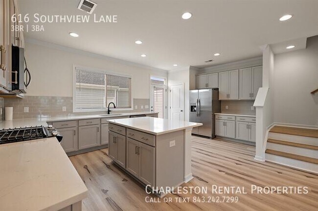 Building Photo - 616 Southview Ln