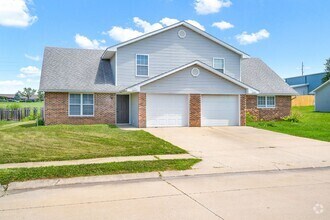 Building Photo - 2507 Carnation Dr