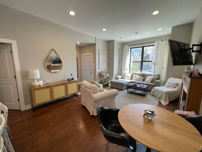 Foto del edificio - 3502 N Sheffield Ave