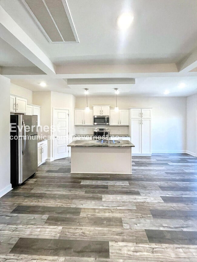 Building Photo - 637 Battery Ct