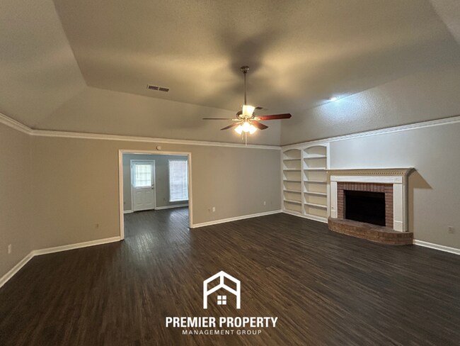 Foto del edificio - Spacious 3BR/2.5BA Olive Branch Home w/ Vaulted Ceilings, Fireplace, Formal Dining & Fenced Yard
