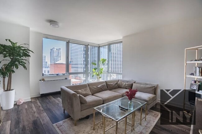 Building Photo - Spectacular City Views - - Open Concept - ...