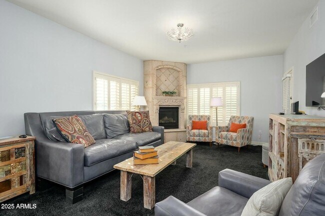 Foto del edificio - 5450 E Deer Valley Dr