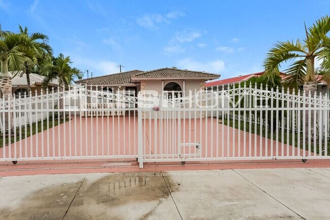 Building Photo - 6746 Sw 15Th St