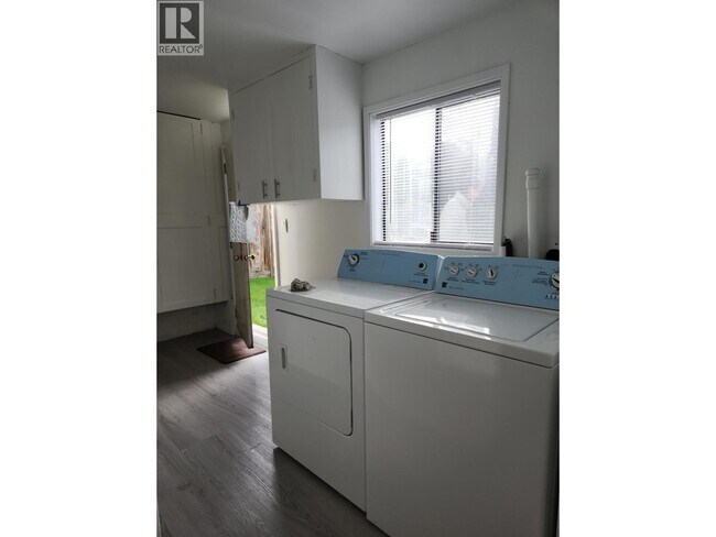 Photo du bâtiment - 8100 Lucas Rd