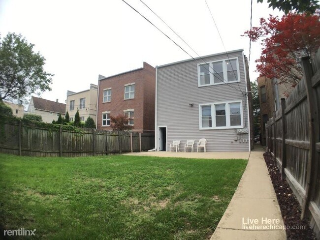 Building Photo - 2 br, 1 bath Apartment - 4422 N Damen Ave