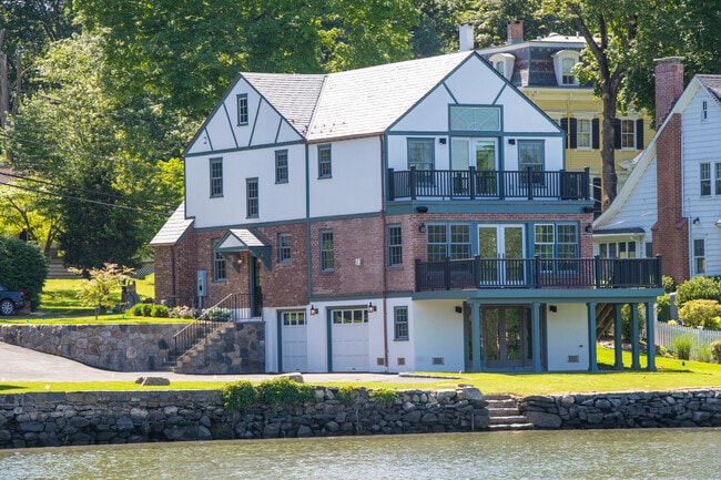 Foto del edificio - 40 Strickland Rd