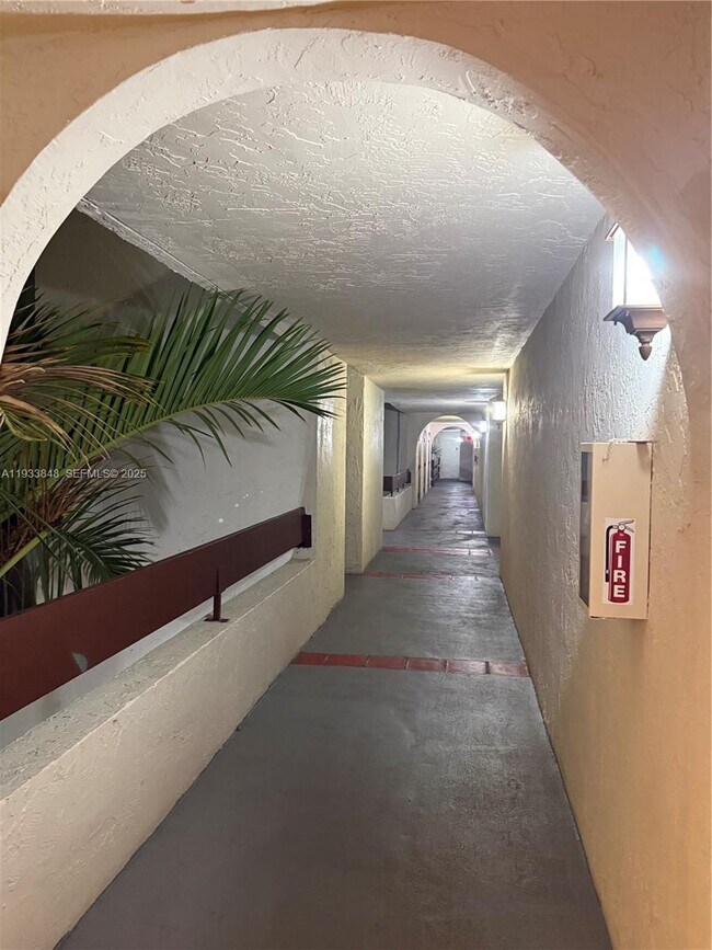 Building Photo - 9010 SW 125th Ave