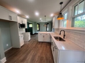 Building Photo - 909 James Ave