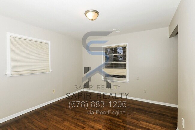 Building Photo - 2190 Swallow Cir SE