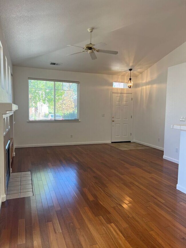 Foto del edificio - 6247 Ingleston Dr
