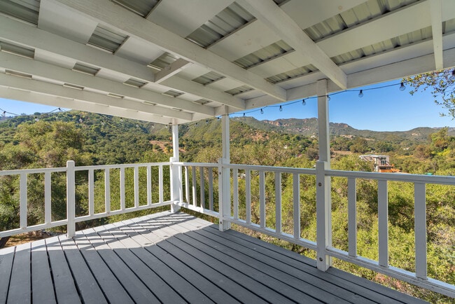 Building Photo - 109 Muerdago Rd