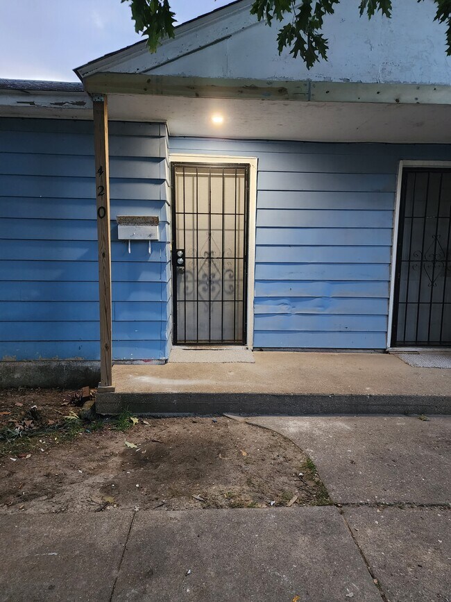 Front door - 420 Bayliss Ave