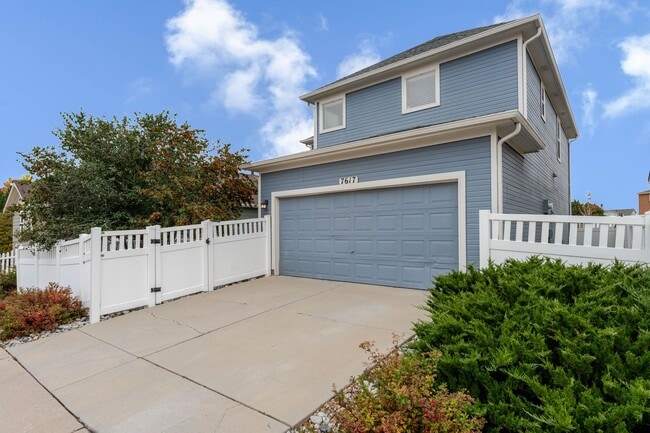 Foto del edificio - $2195 | 3BR/2.5BA | Dog Friendly Beautiful...
