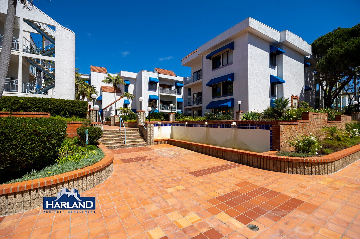 Foto principal - 8310 Regents Rd
