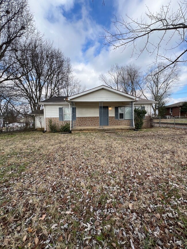 Building Photo - Three Bedroom Ranch with Fenced Yard in Ol...