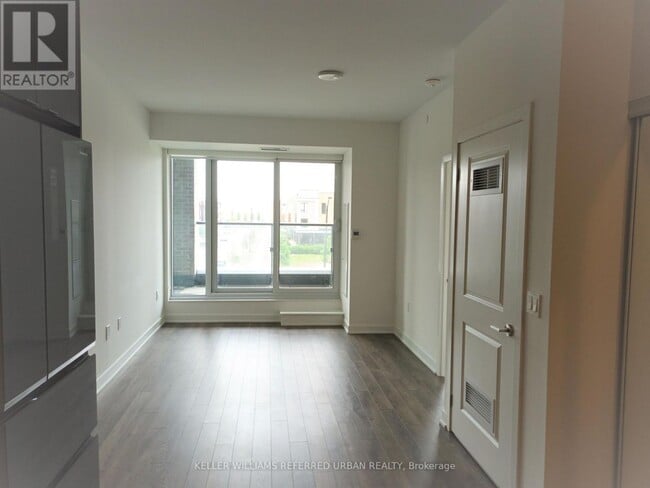 Photo du bâtiment - 100 Eagle Rock Way