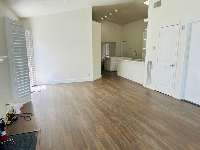 Foto del edificio - 2034 Riverbirch Dr