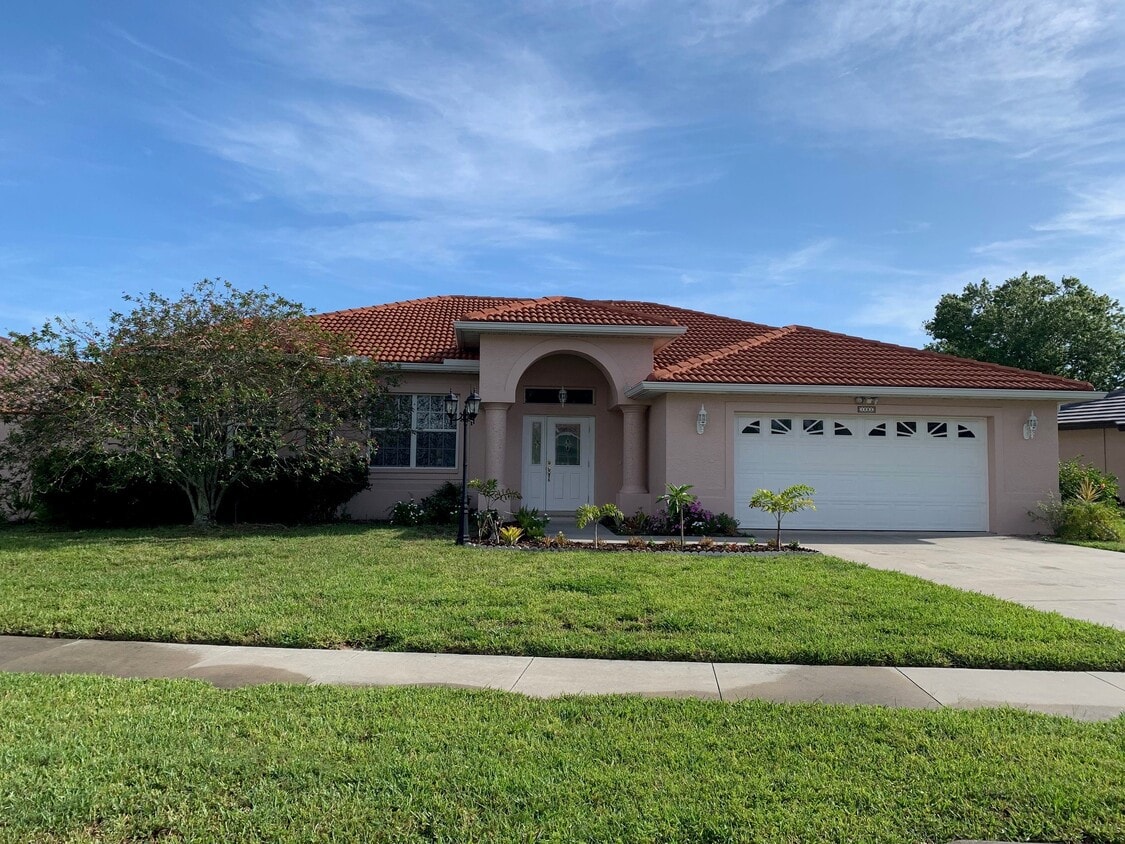 1083 Eisenhower Dr, Nokomis, FL 34275 House for Rent in Nokomis, FL