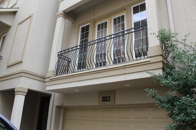 Building Photo - 1324 Birdsall St