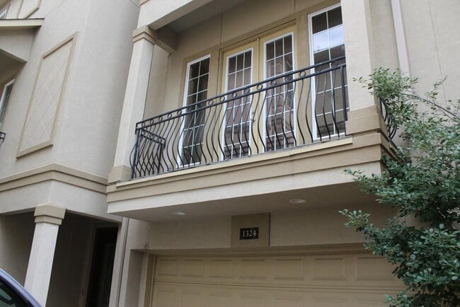 Foto del edificio - 1324 Birdsall St
