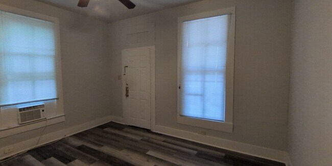 Building Photo - 816/818 E Carson