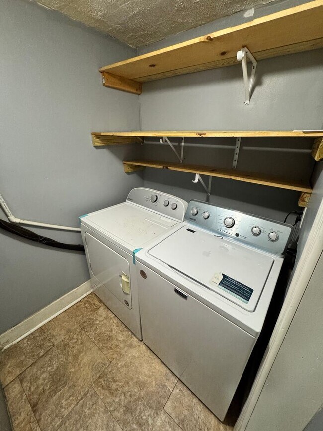 Foto del edificio - 3 bedroom 2 bath house