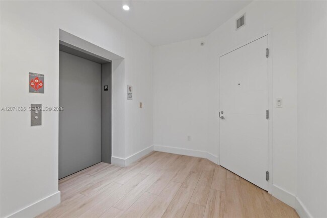 Foto del edificio - 16385 Biscayne Blvd