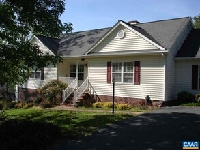 Building Photo - 136 Goldenrod Ct