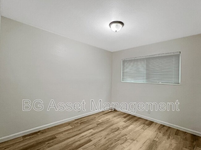 Building Photo - 355 S 29th St