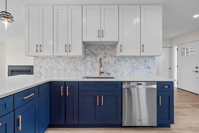 Foto del edificio - 7250 Dockside Ln