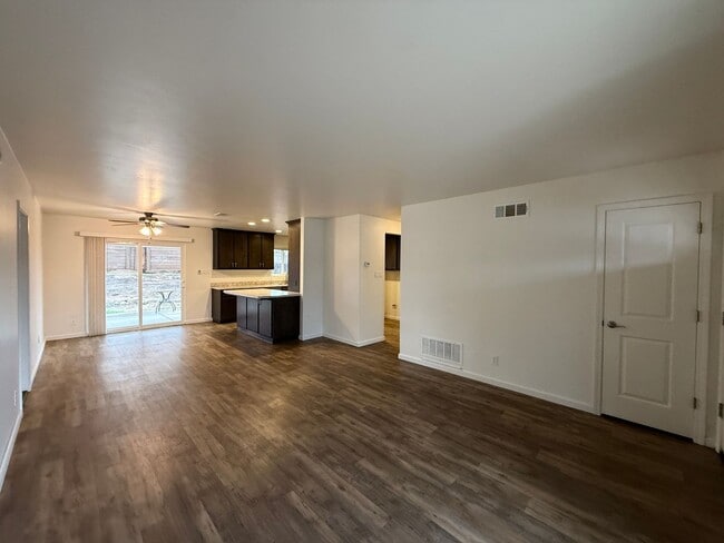 Foto del edificio - Orcutt Single Story Updated Home is Pet Friendly With Easy Access to 135/VSFB