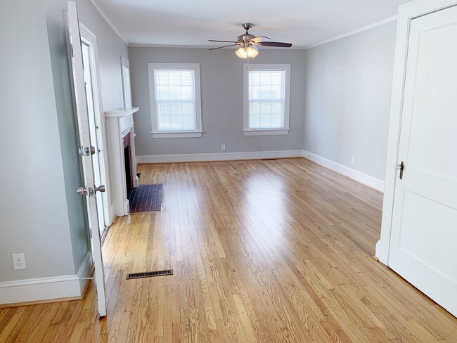 Building Photo - 3 Bed 2 Bath - 2 blocks from ECU!