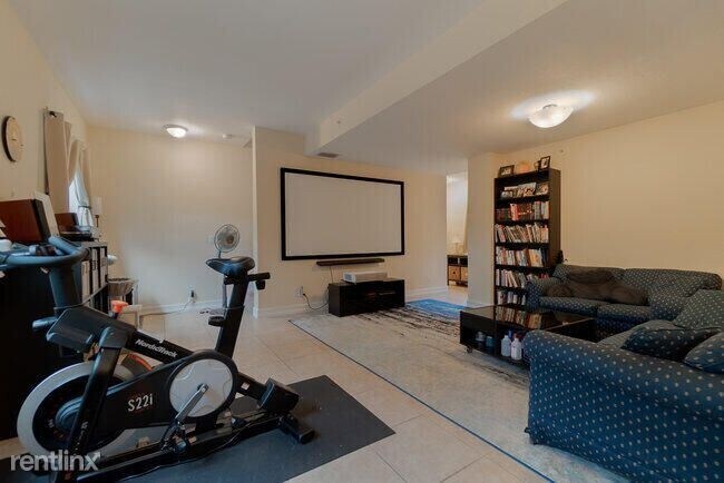 Foto del edificio - 2 br, 2.5 bath House - 725 N St