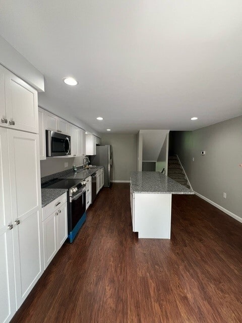 Building Photo - 935 Pinecrest Dr